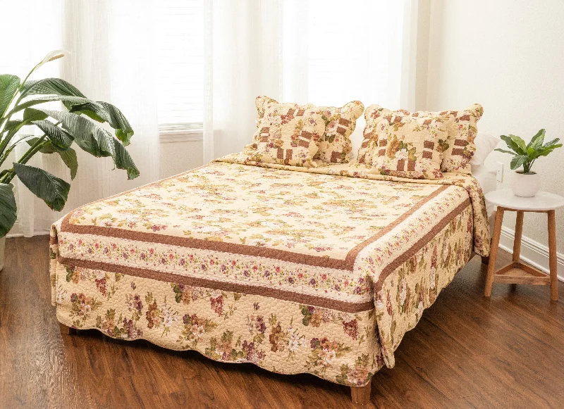 DaDa Bedding Vintage Cottage Rose Garden Floral Ivory Yellow Cotton Scalloped Quilted Bedspread Set (DXJ103478)