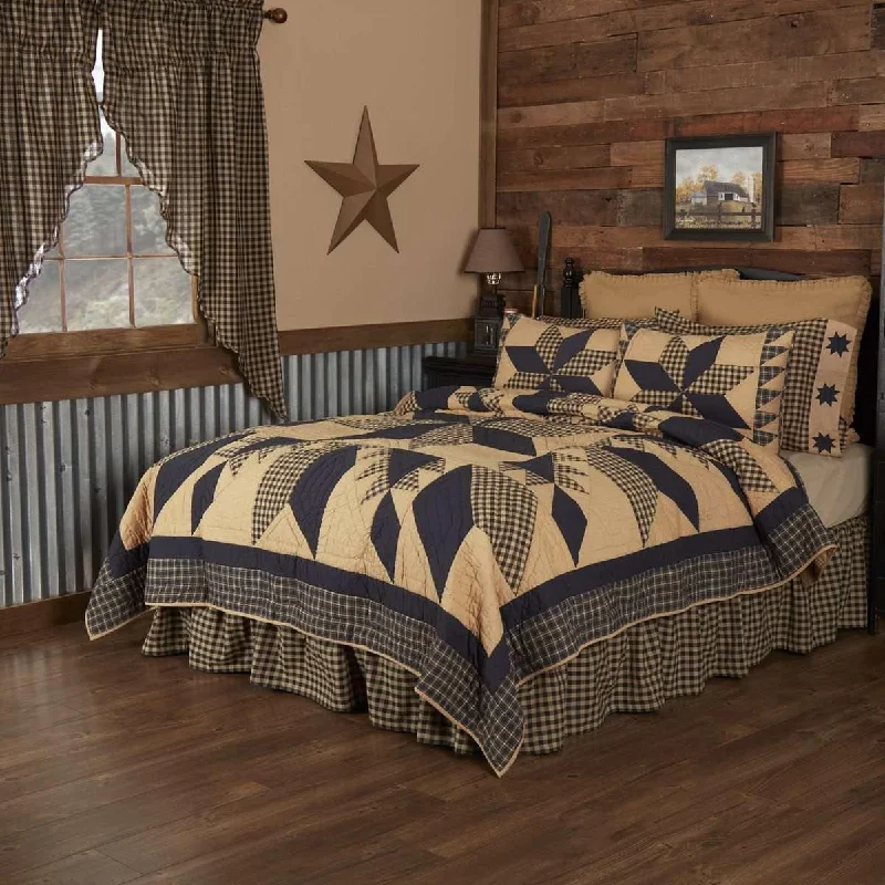 Dakota Star King Quilt 105Wx95L VHC Brands